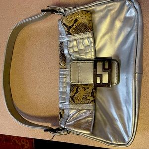 Park ave Intl shoulder bag. Silver